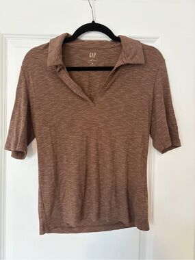 GAP Short-Sleeve Open-Collar Tee in Brown Heather